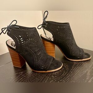 Elegant Black Peep-Toe Heeled Sandals